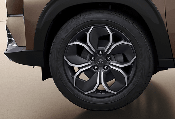 R18 alloy wheels with aerodynamic inserts on Tata Curvv