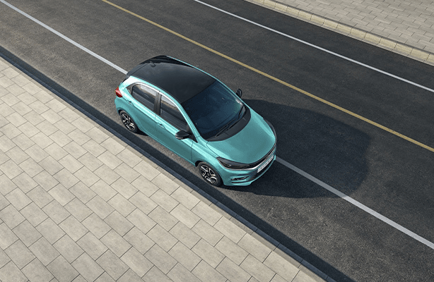 Tata Tiago Dual Tone Roof - Sporty Design Hatchback